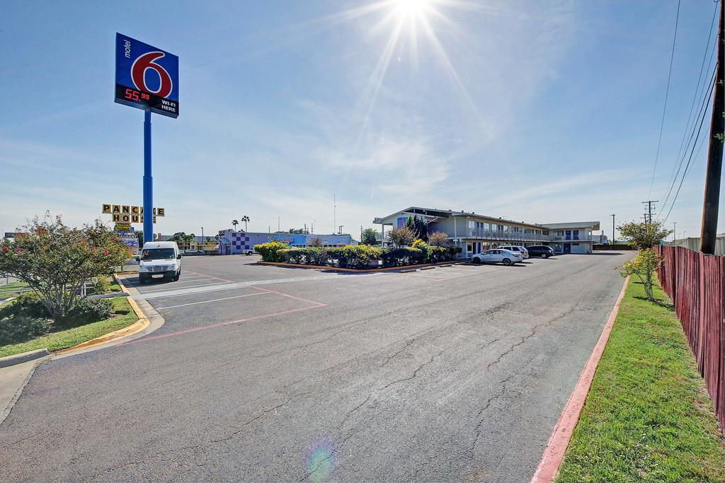 Motel 6-Laredo, Tx - South 外观 照片